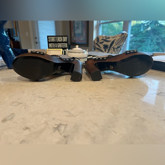 GORGEOUS platform heels cream and black with wood heels 8 EUC - Picture 5 of 6